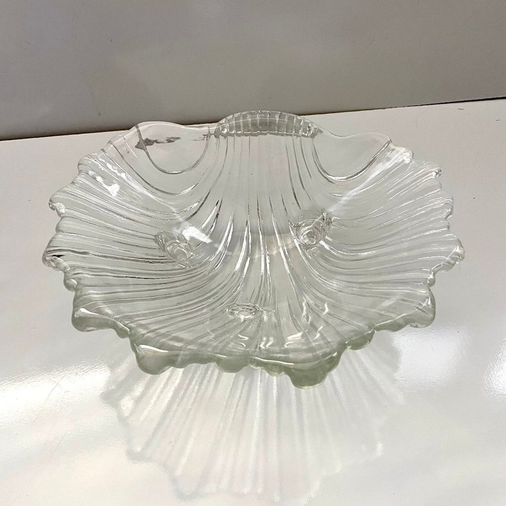 Mikasa Vintage Seascape Glass Shell Shaped Footed Bowl